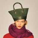 Isaac Mizhari, extraños sombreros-carteras en su colección otoño-invierno 2009
