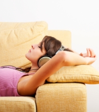 headphones-sofa