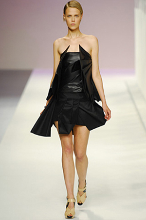 Amaya-Arzuaga-vestido negro 2
